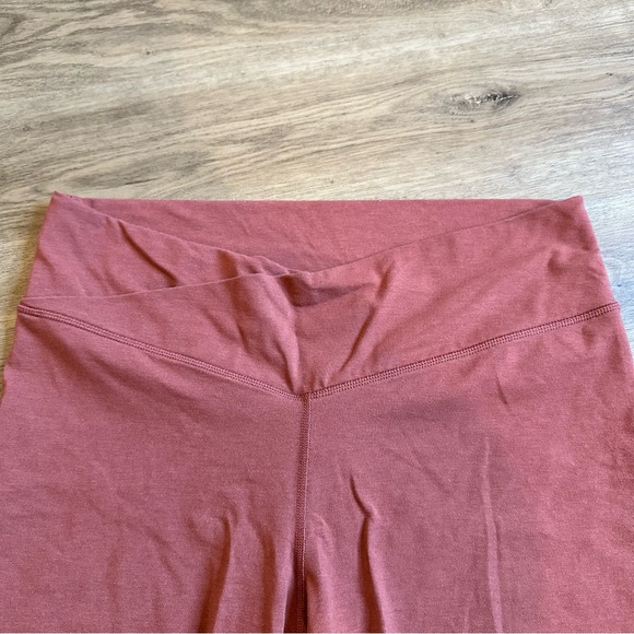 OLD NAVY Cross Waist Bike Shorts Size XL - Picture 2 of 5